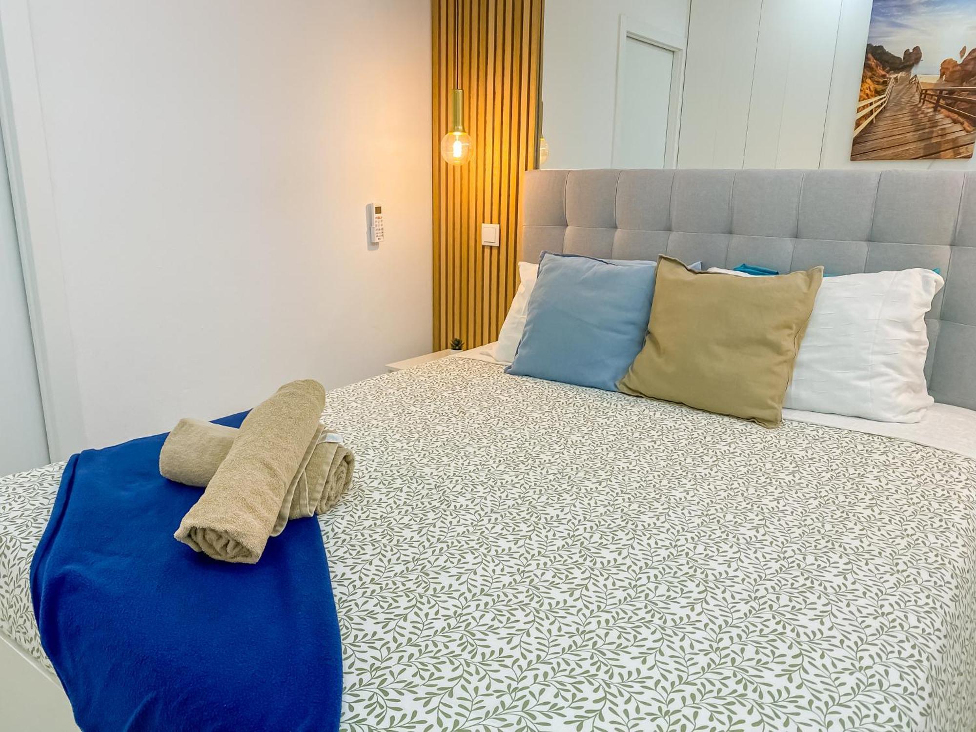 Luxury 2 Min Beach With Balcony, Ocean View, Wifi, Ac, Smarttv Portimao Exterior photo