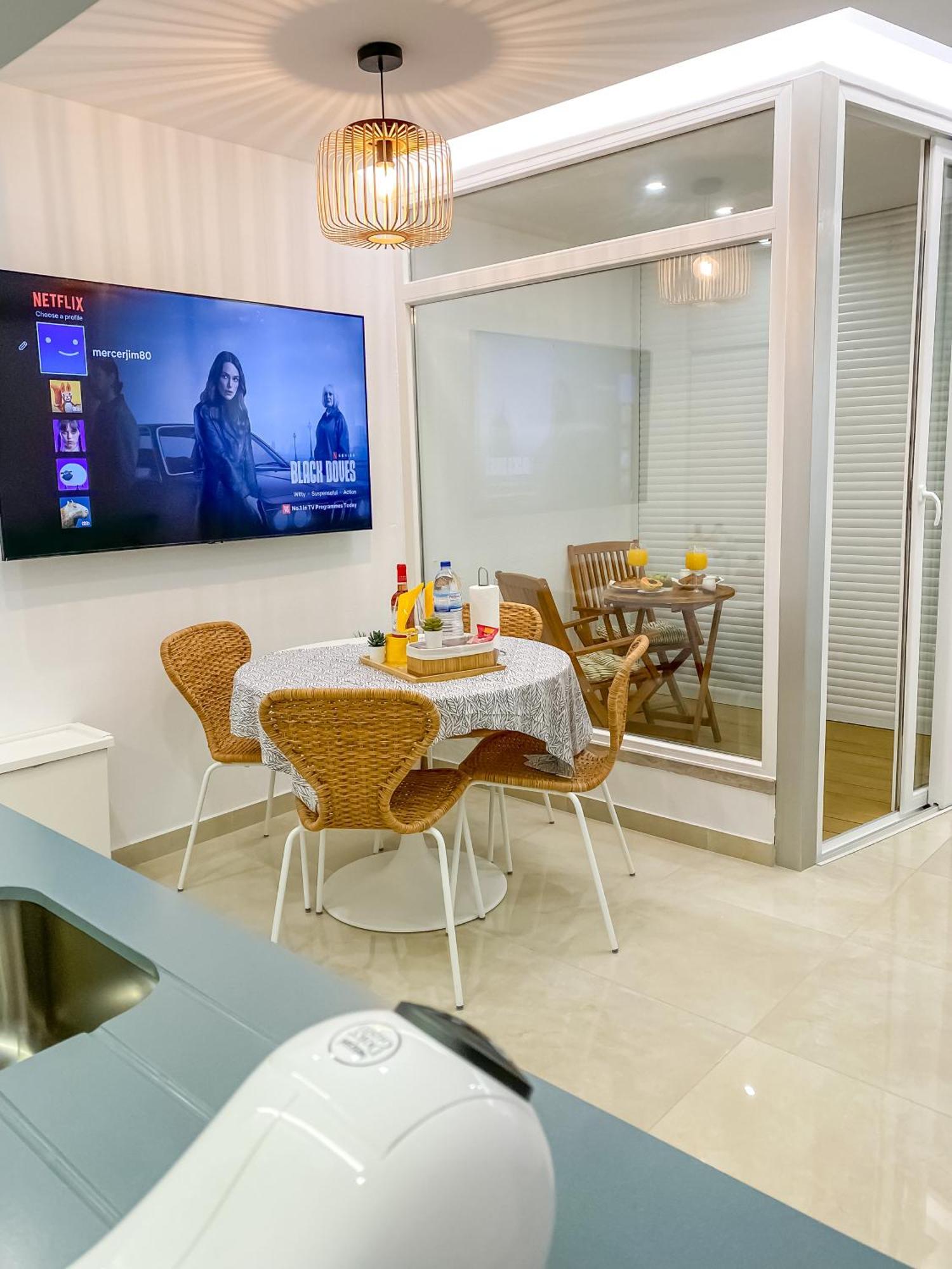 Luxury 2 Min Beach With Balcony, Ocean View, Wifi, Ac, Smarttv Portimao Exterior photo